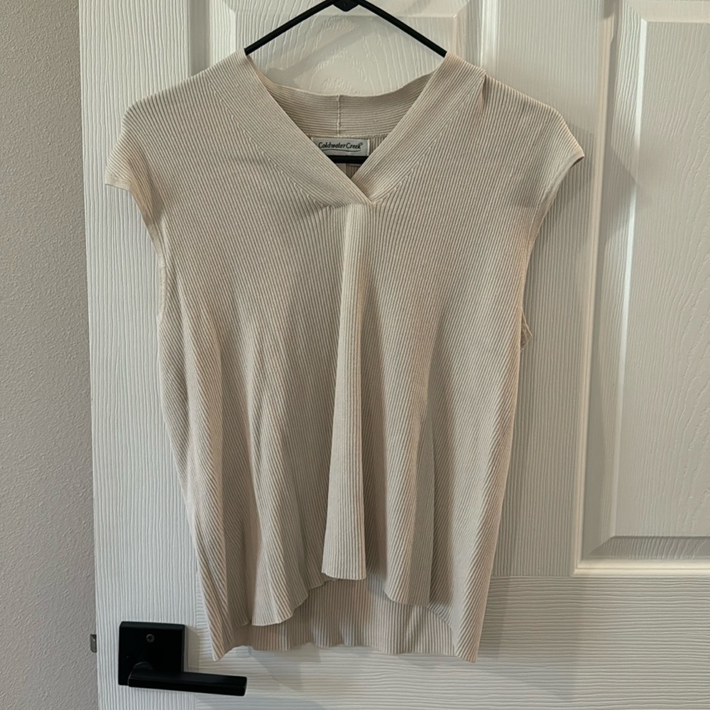 Short sleeved tunic style, ribbed. Vintage style. Lightly worn.